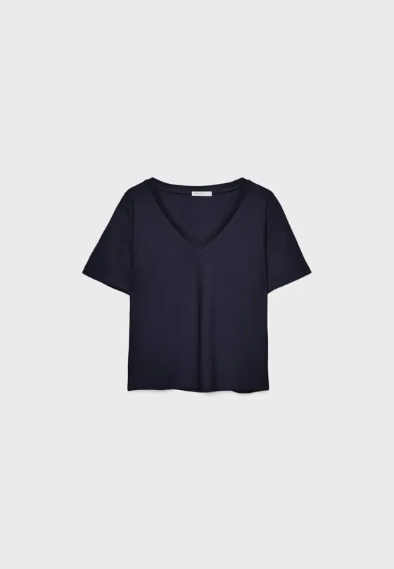 Базовая футболка классического кроя из плотной ткани