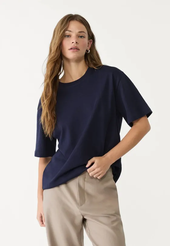 Базовая футболка оверсайз из плотной ткани