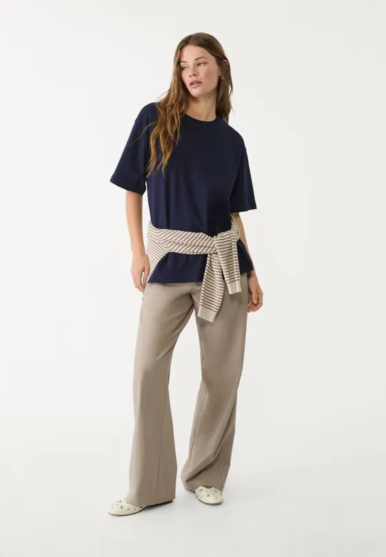 Базовая футболка оверсайз из плотной ткани