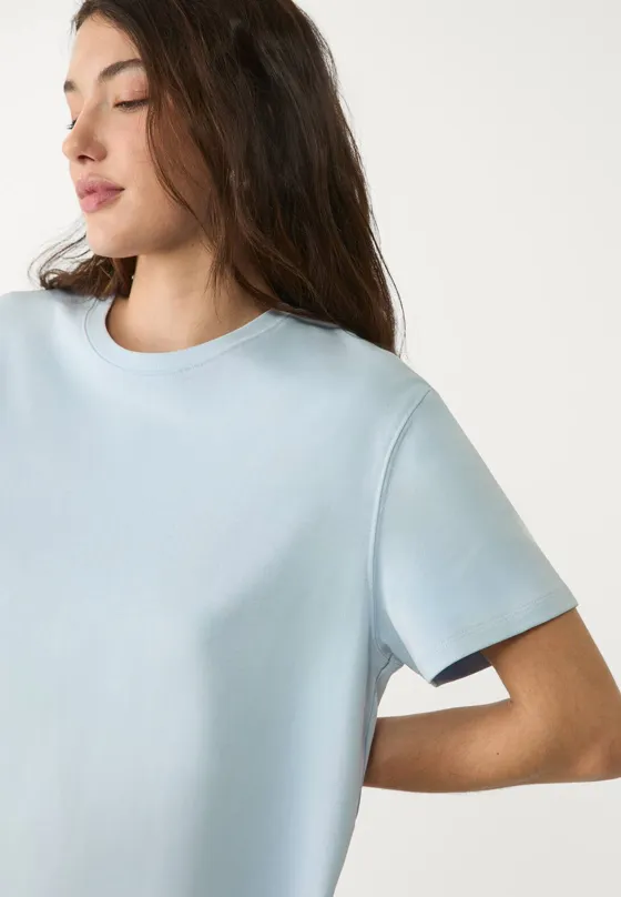 Базовая футболка геометрического кроя из плотной ткани