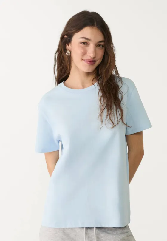 Базовая футболка геометрического кроя из плотной ткани