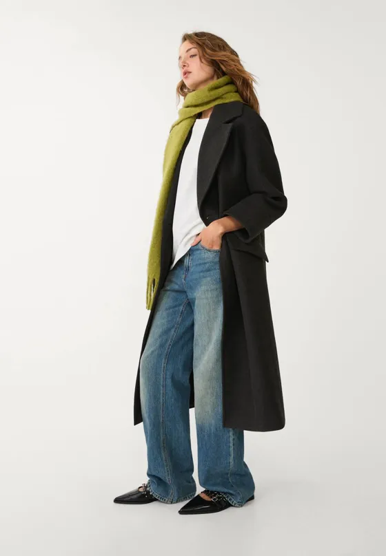 Базовая футболка геометрического кроя из плотной ткани