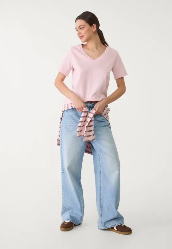 Базовая футболка классического кроя из плотной ткани