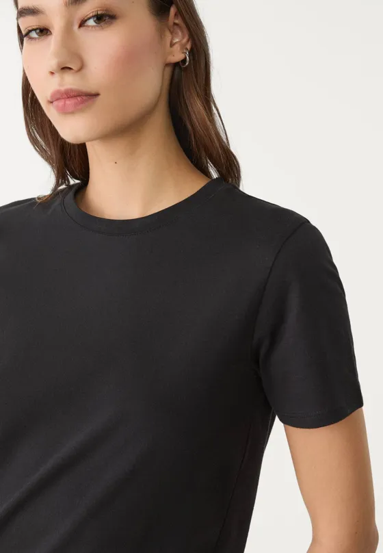 Набор из двух базовых футболок классического кроя с круглым вырезом