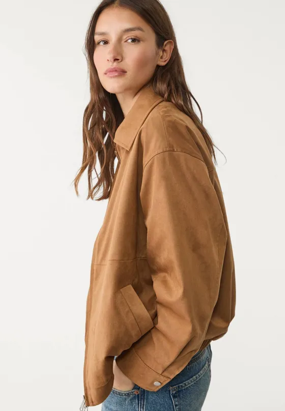 Бомбер из искусственной замши