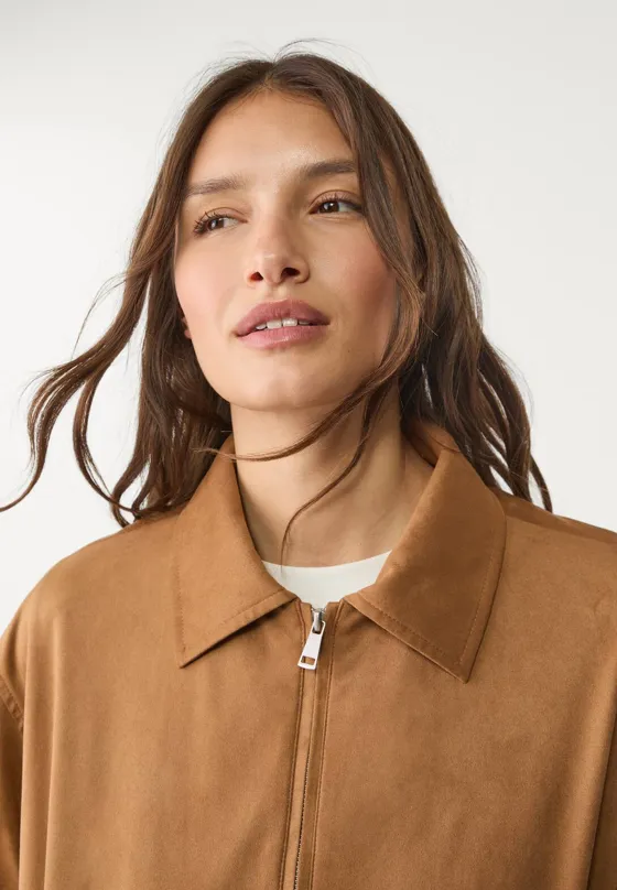 Бомбер из искусственной замши