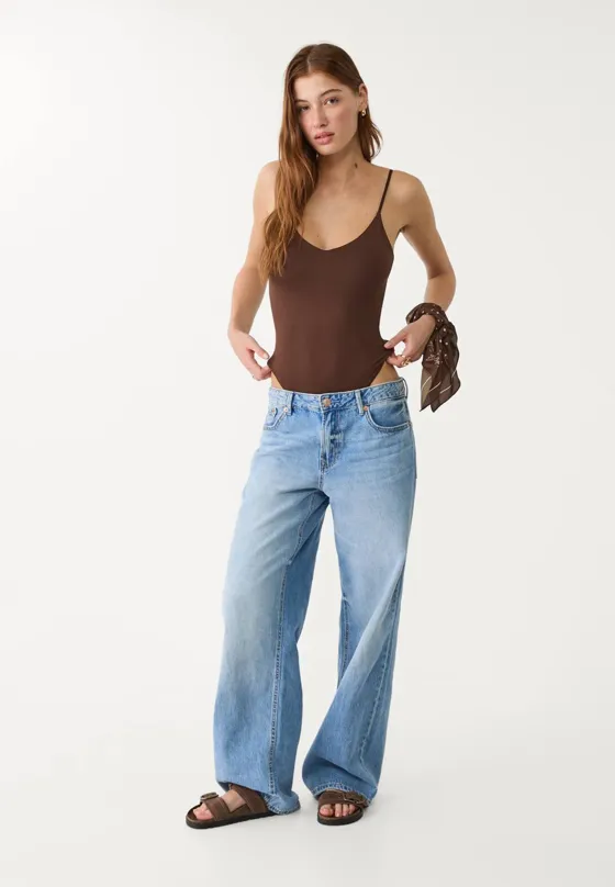 Базовое боди на бретелях