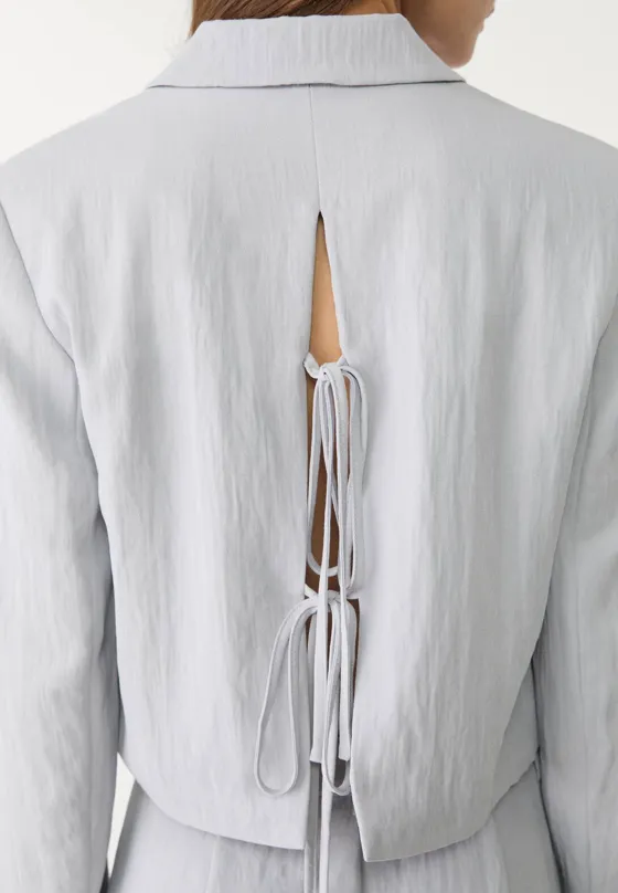 Укороченный блейзер с завязками сзади