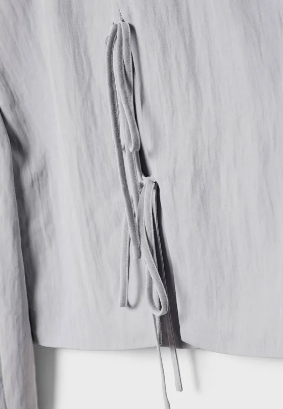 Укороченный блейзер с завязками сзади