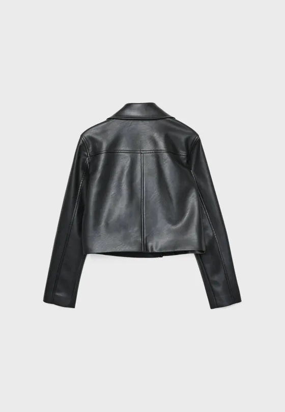 Короткая куртка из искусственной кожи с пуговицами