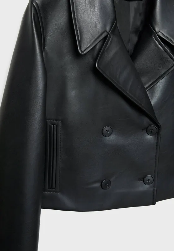 Короткая куртка из искусственной кожи с пуговицами