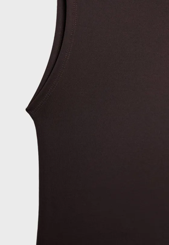 Футболка с вырезом “лодочка” без рукавов