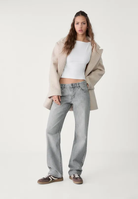 Футболка с вырезом “лодочка” без рукавов