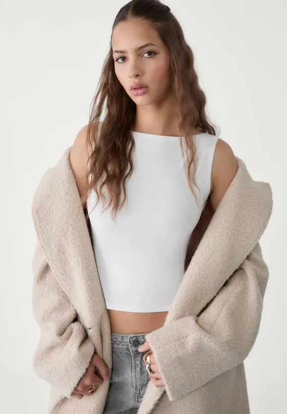 Футболка с вырезом “лодочка” без рукавов