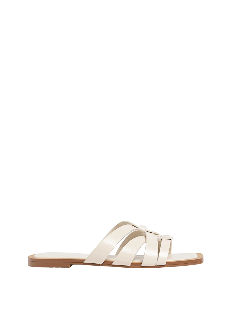 Сандалии на плоской подошве с ремешками