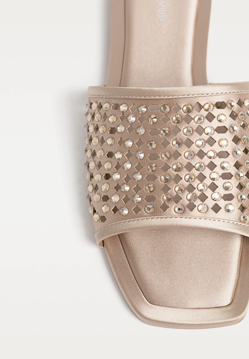 Босоножки со стразами