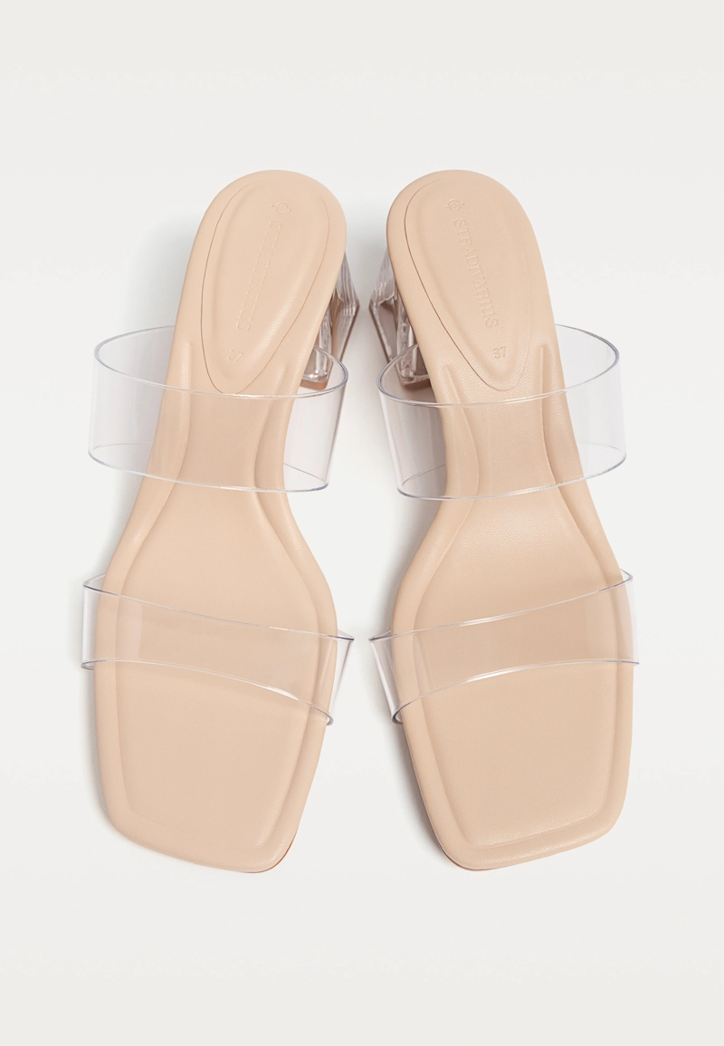 Виниловые босоножки на широком каблуке