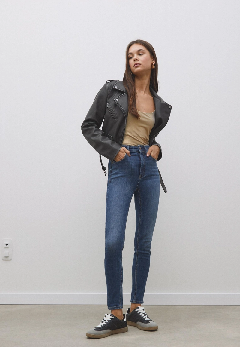 Джинсы скинни D07 с классической посадкой