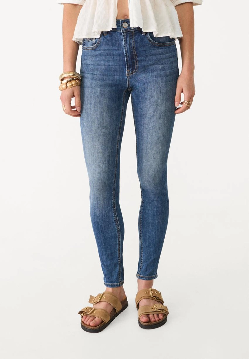 Джинсы скинни D07 с классической посадкой