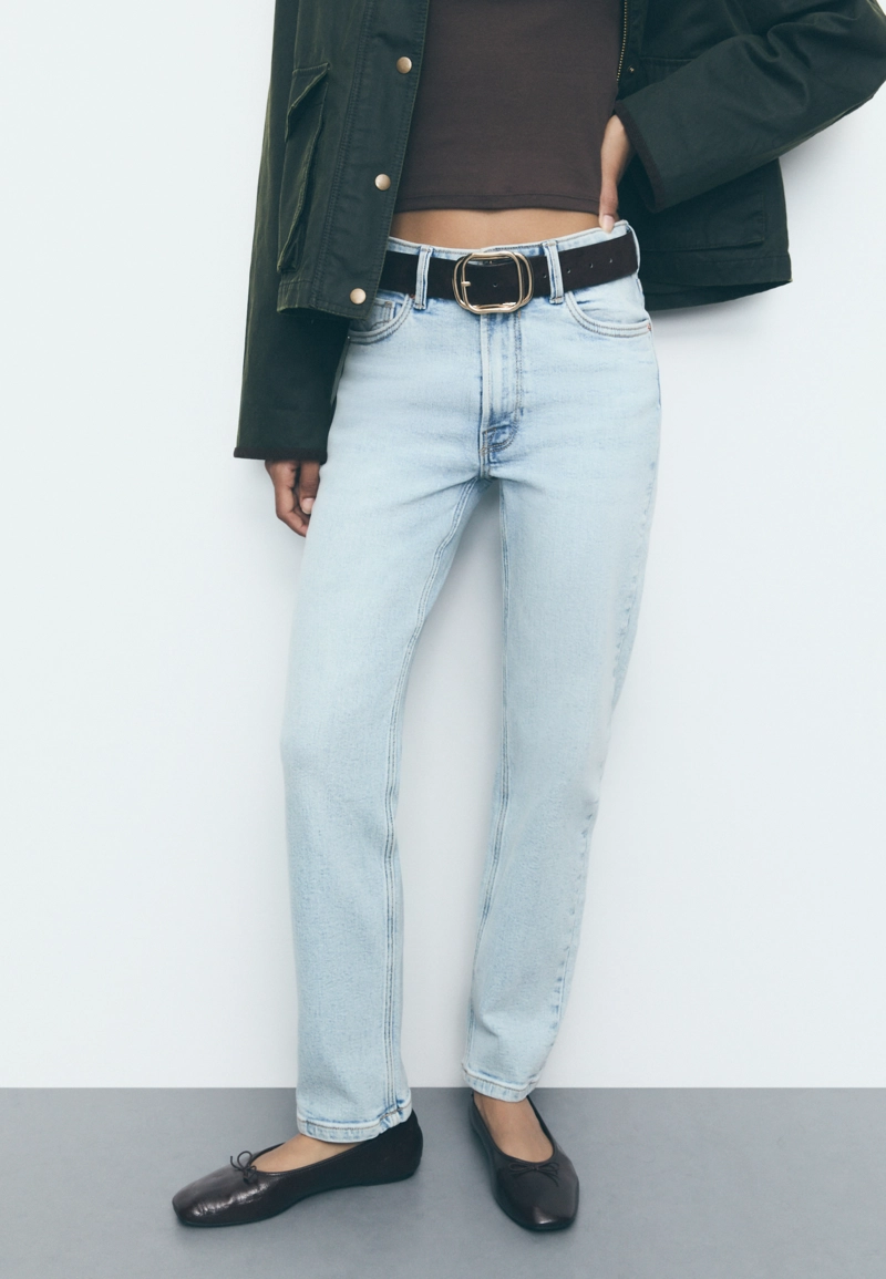 Джинсы облегающего кроя