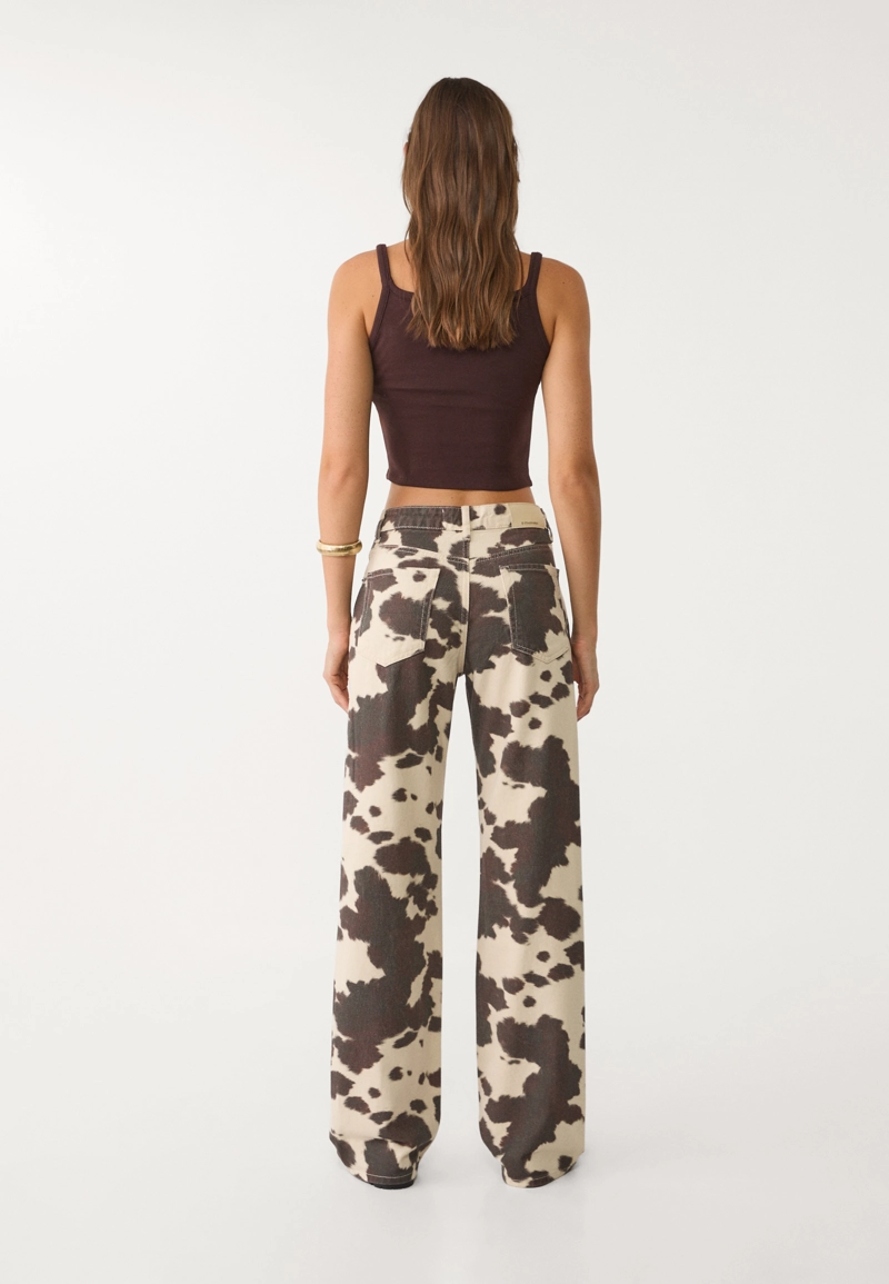 Широкие джинсы прямого кроя с анималистическим принтом