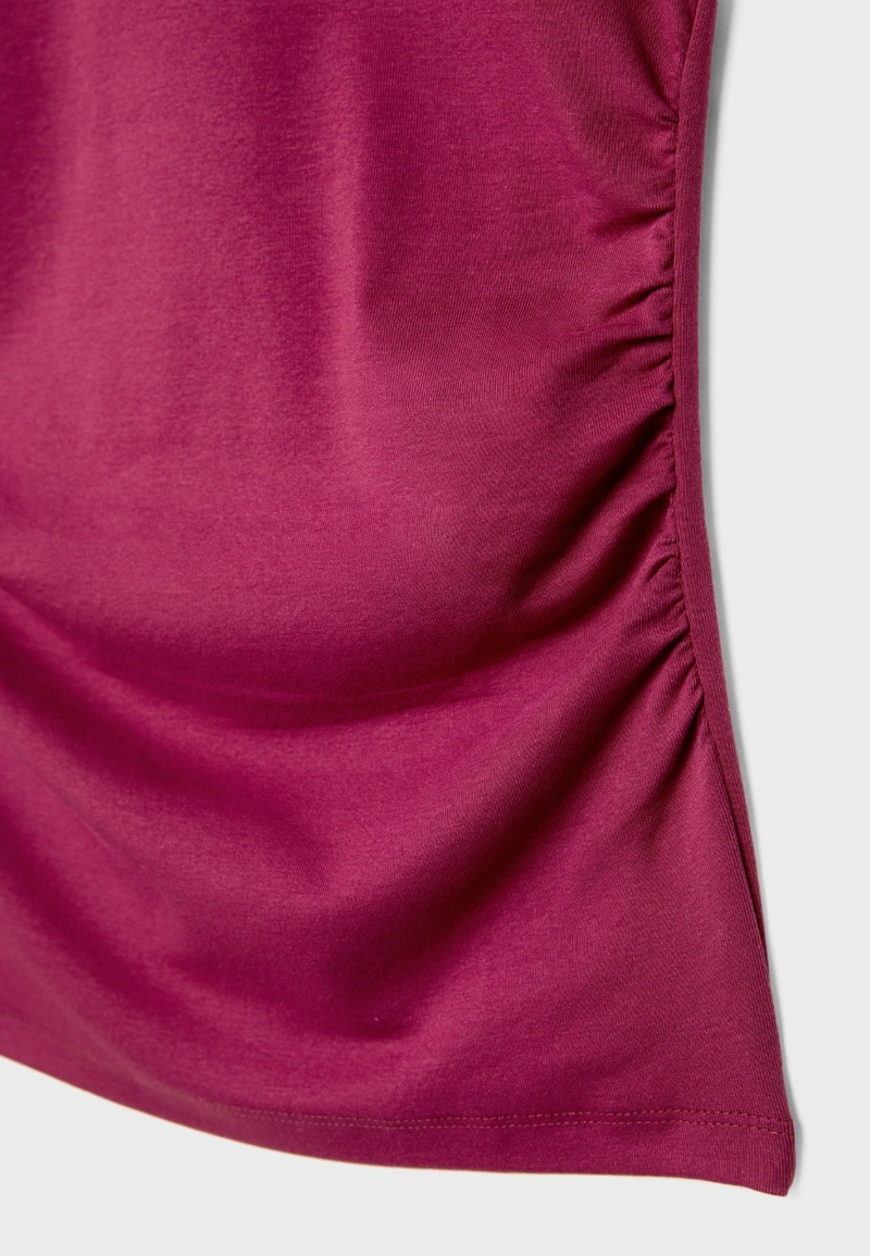 Базовая футболка облегающего кроя со сборками