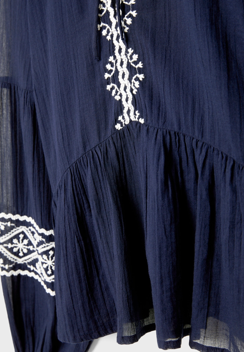 Блуза из струящейся ткани с вышивкой