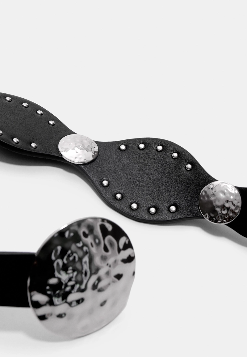 Ремень средней ширины с волнистой кромкой