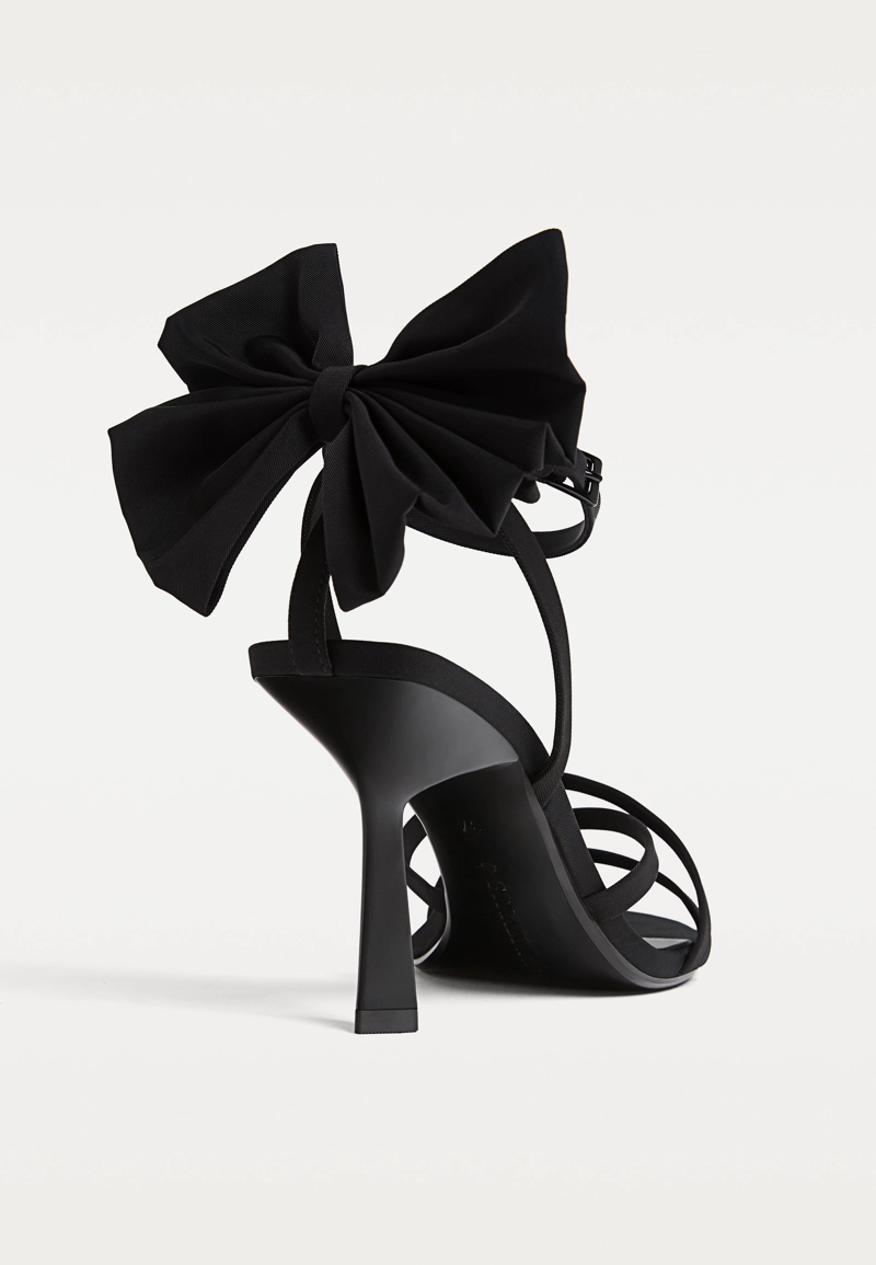 Босоножки на высоком каблуке с бантом