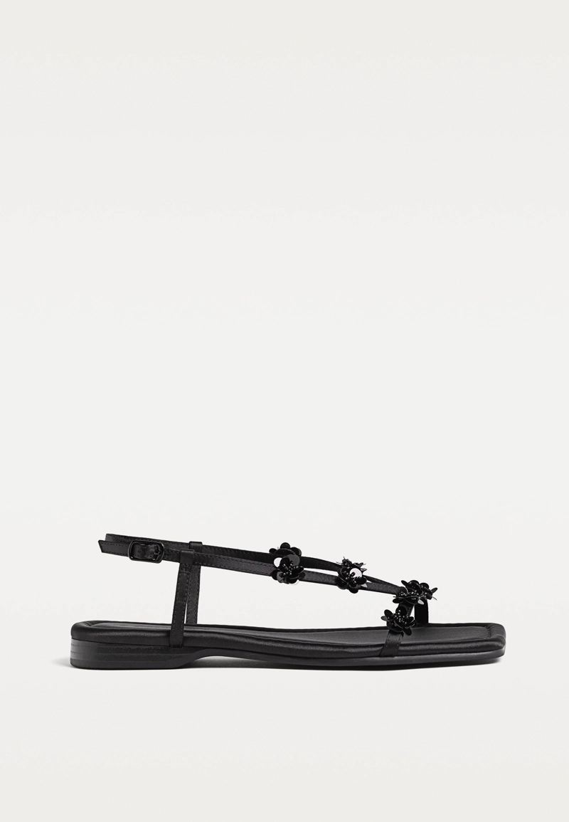 Сандалии с цветами