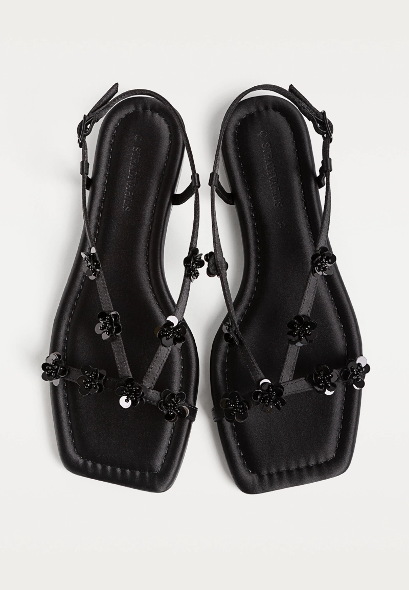 Сандалии с цветами