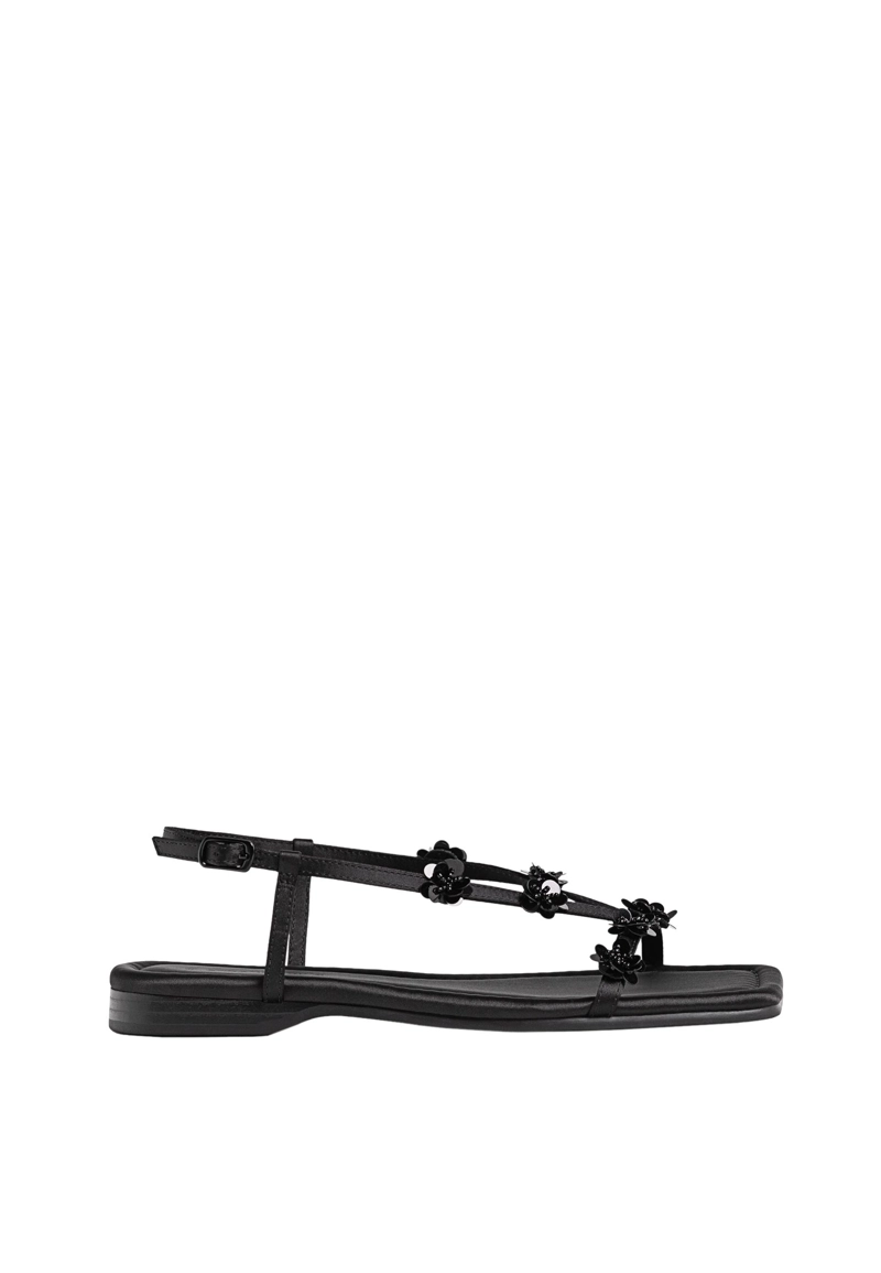 Сандалии с цветами