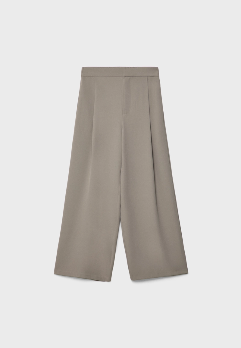 Брюки-кюлоты в строгом стиле с защипами