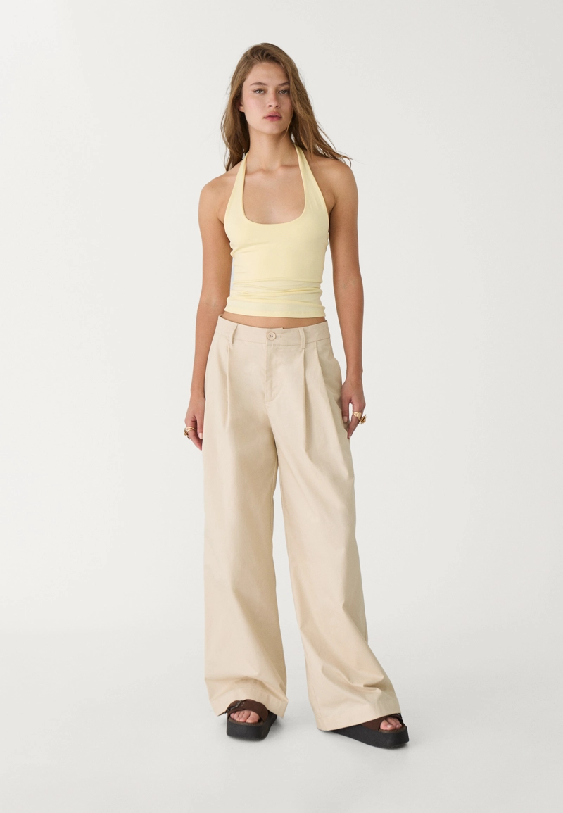 Топ с горловиной халтер