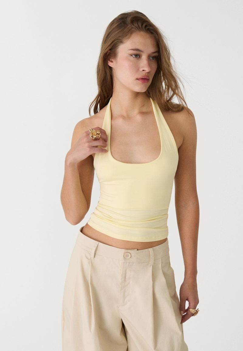 Топ с горловиной халтер