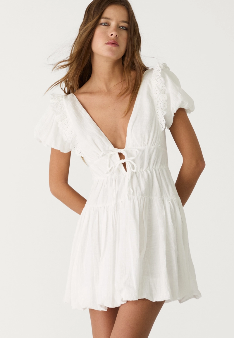 Короткое платье объемного кроя с короткими рукавами