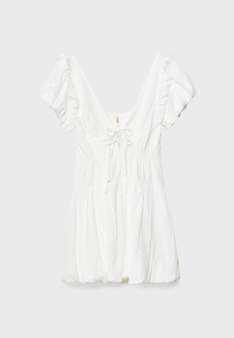 Короткое платье объемного кроя с короткими рукавами