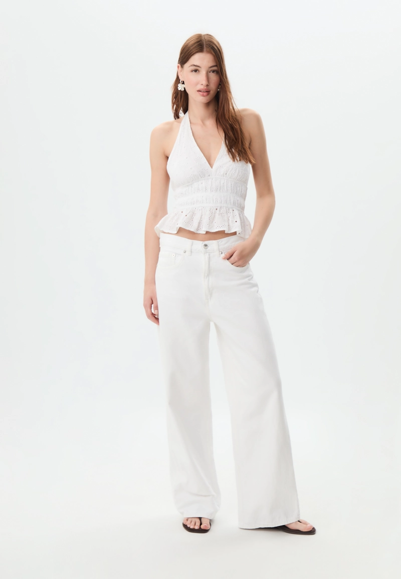 Топ с вышивкой и горловиной халтер