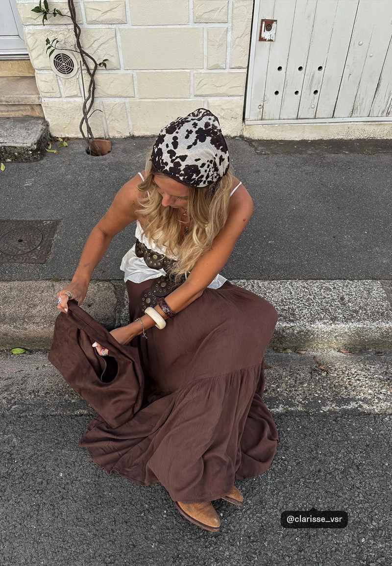 Ремень с заклепками и пластиной