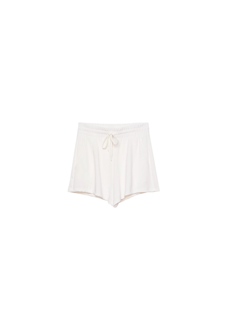 Шорты из мягкой ткани с декоративными швами