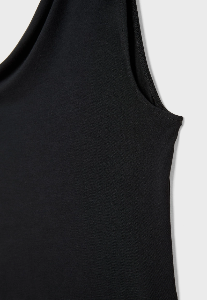 Лонгслив с асимметричным вырезом