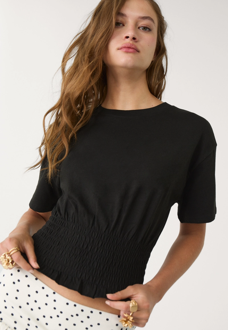 Футболка со сборкой