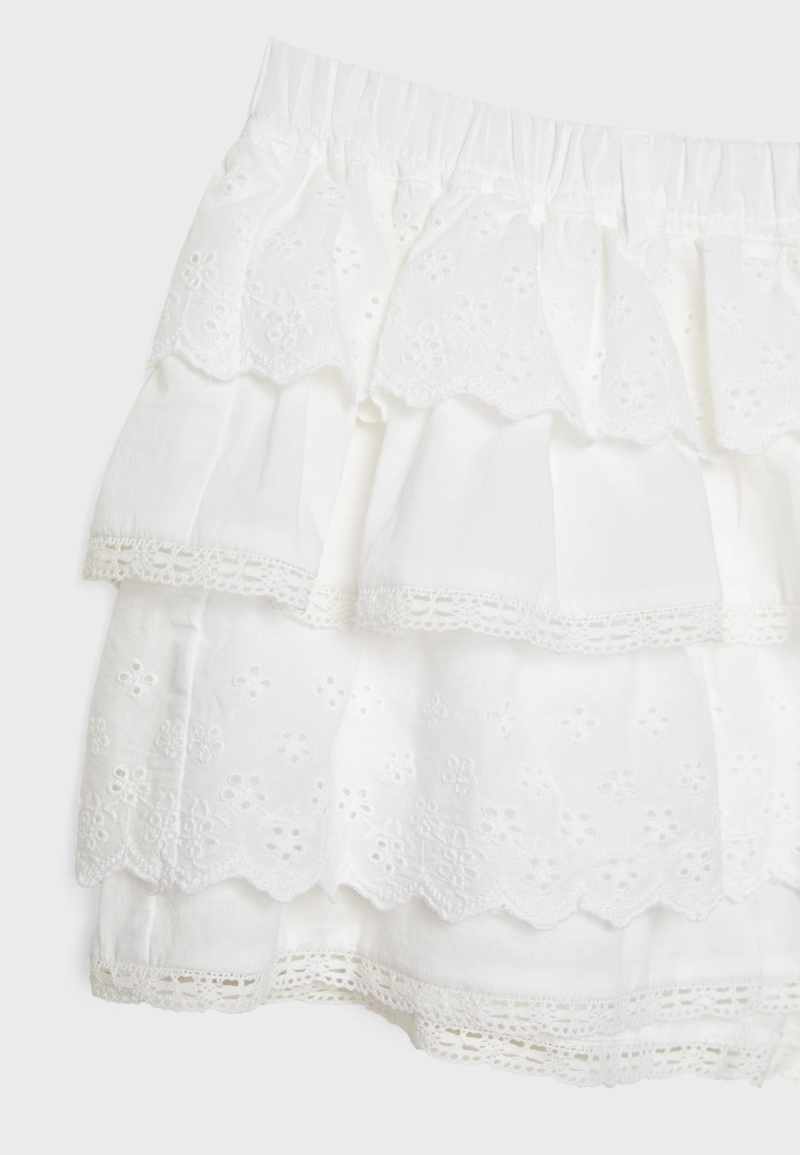 Шорты с воланами и вышивкой