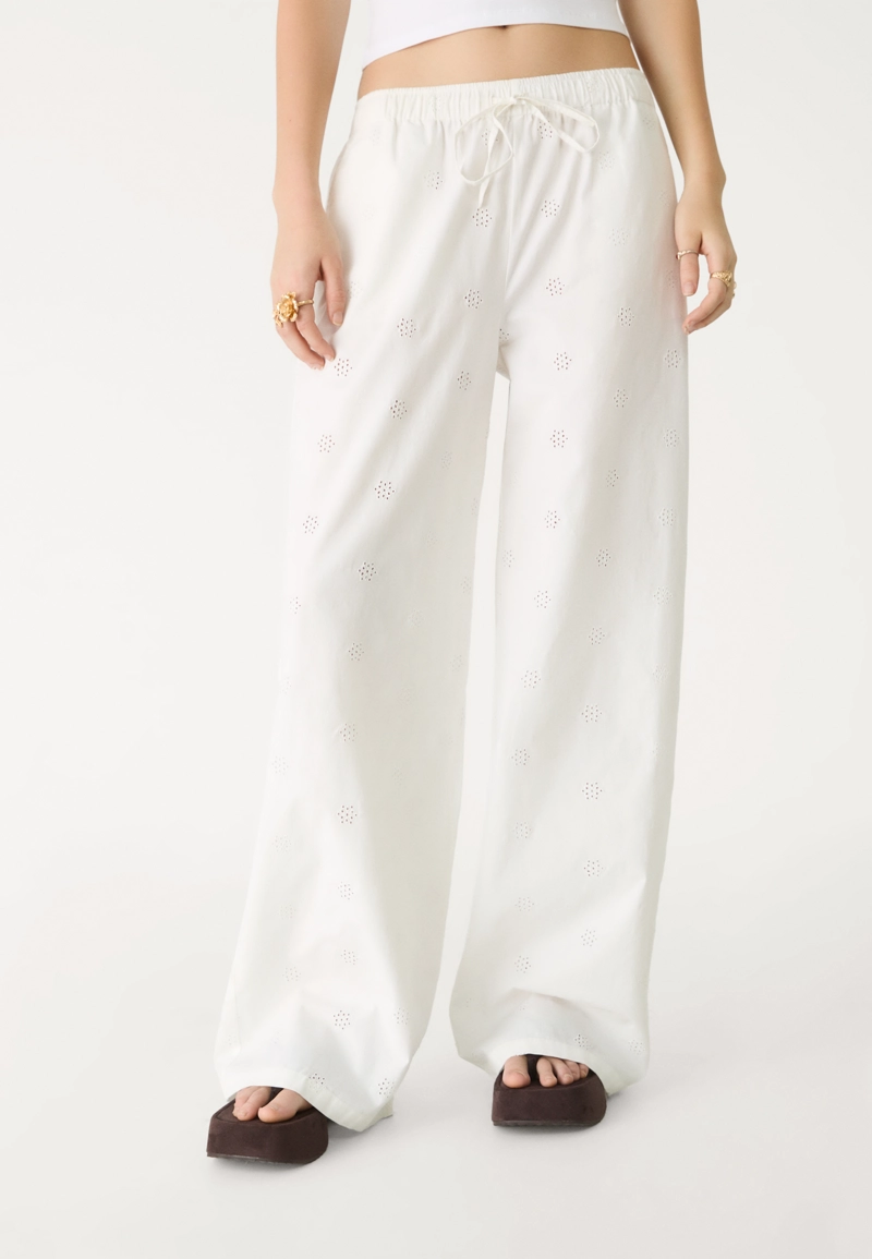 Брюки из струящейся ткани с вышивкой