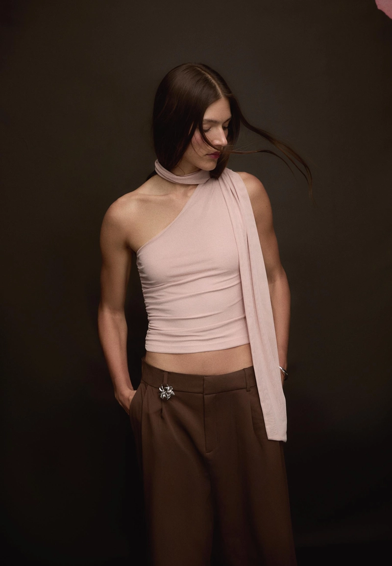 Топ из полупрозрачной ткани асимметричного кроя с шарфом