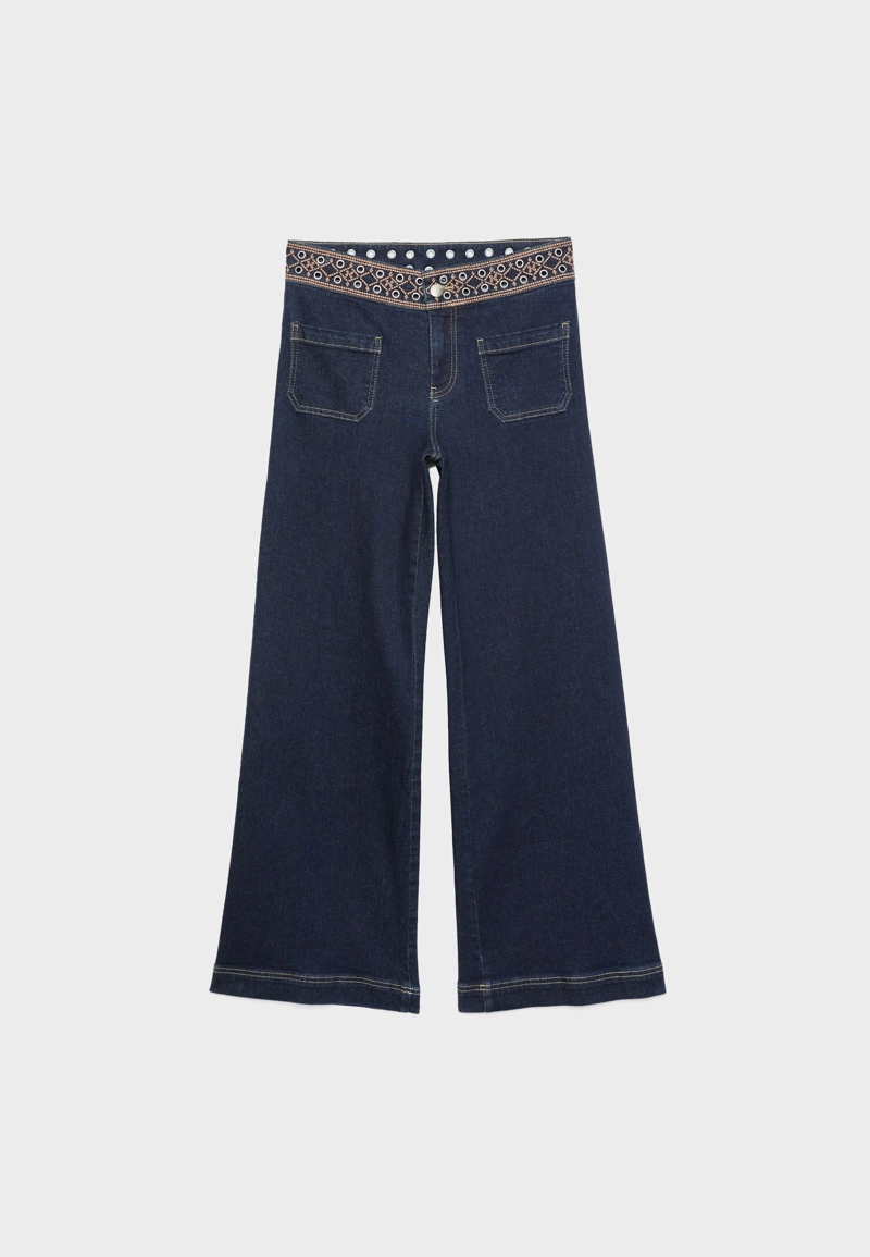 Минималистские джинсы с вышивкой