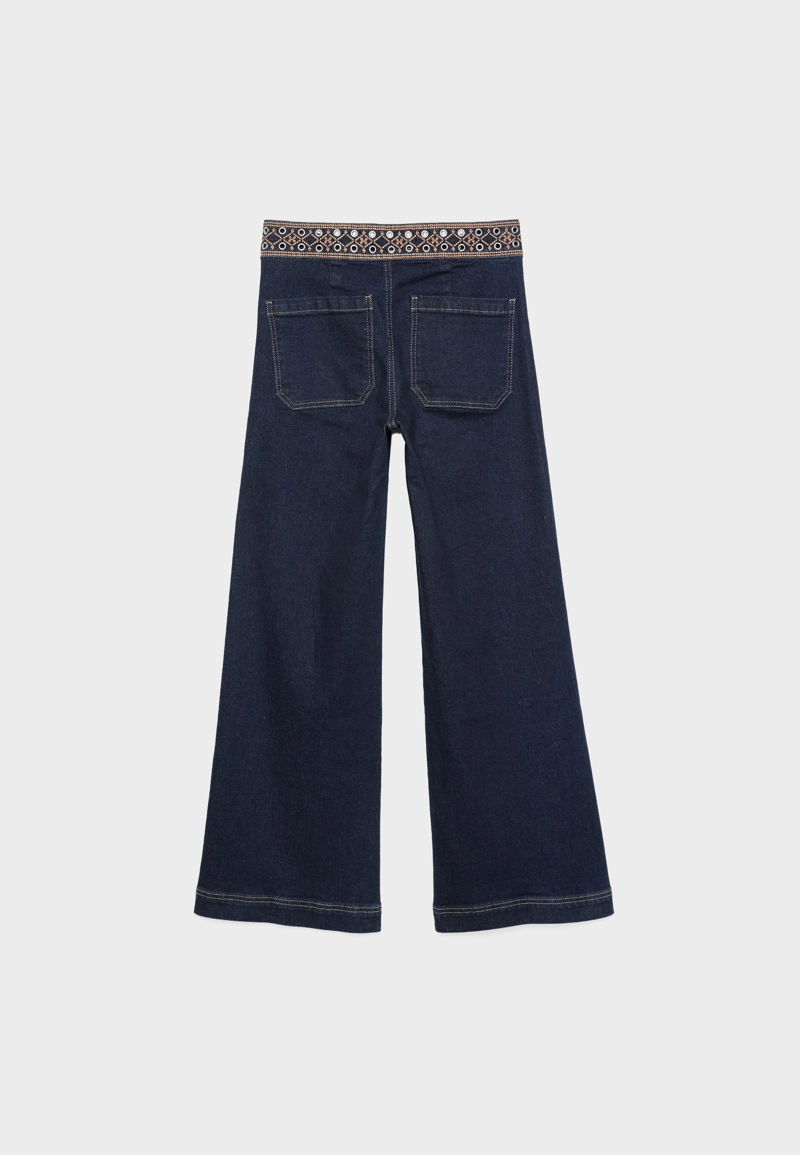 Минималистские джинсы с вышивкой