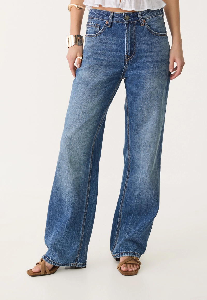 Джинсы прямого кроя