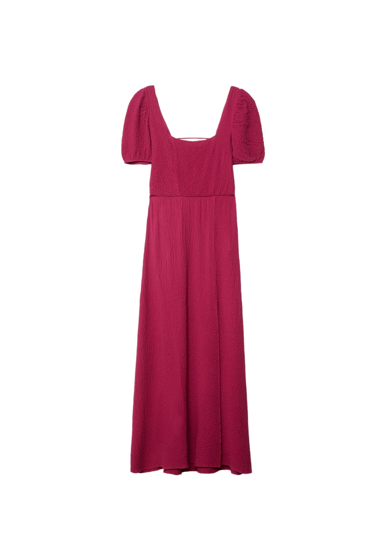 Длинное струящееся платье со скрещенными деталями на спине