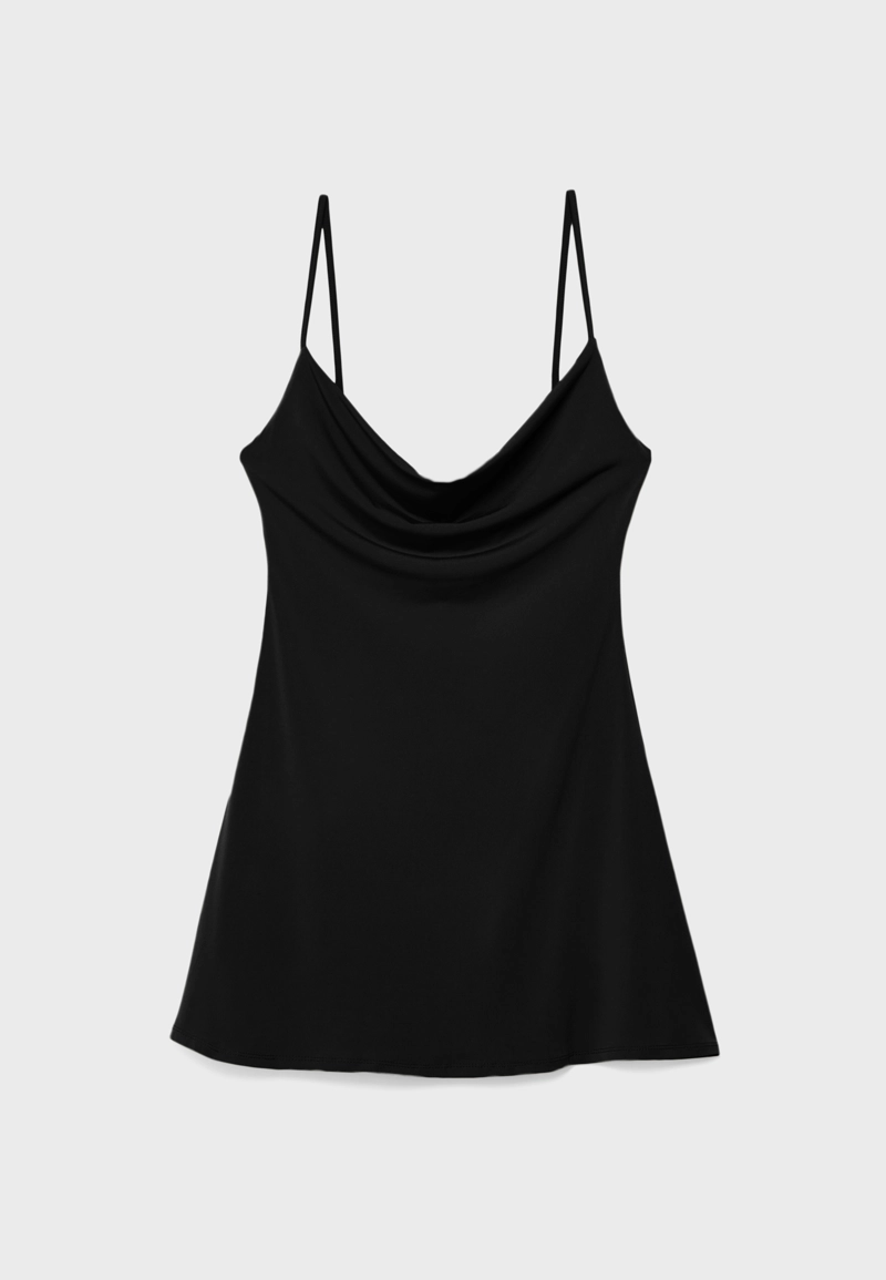 Короткое платье с драпировкой на вырезе